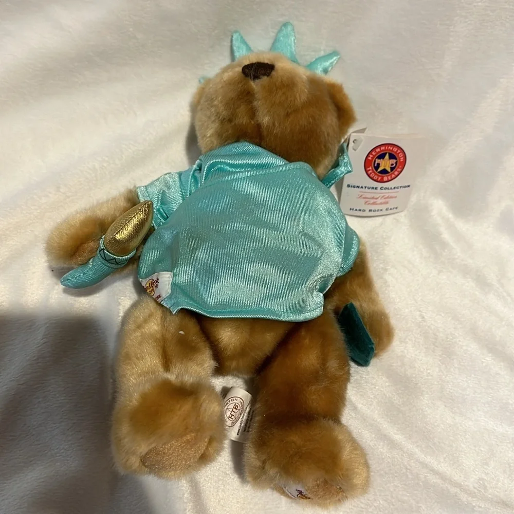 NWT Hard Rock Cafe New York Limited Edition Herrington Teddy Bear Statue